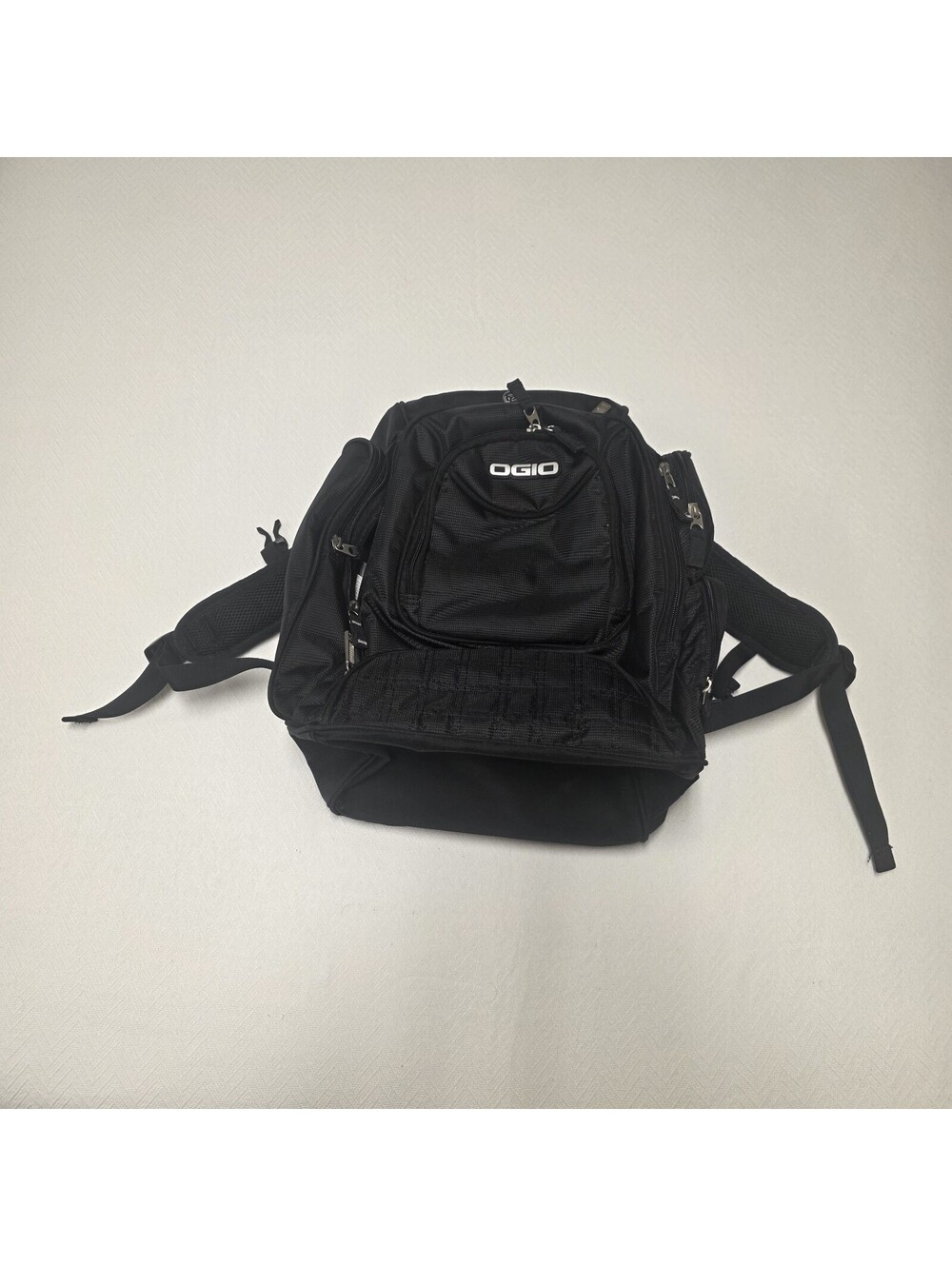 OGIO Metro Street Backpack 8 External Pockets Audio Tech Laptop Pocket